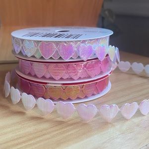 Valentine heart shaped ribbon x3 NWT